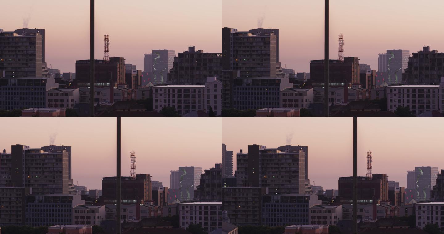 在夕阳下的城市景观与多个摩天大楼和建筑物的一般视图