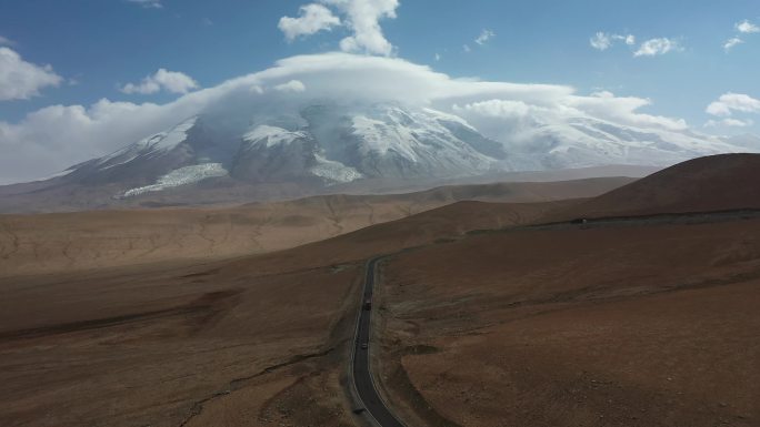 原创 新疆喀什帕米尔高原雪山中巴公路风光