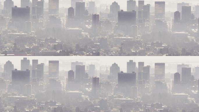 城市全景，多座现代建筑被雾霾笼罩
