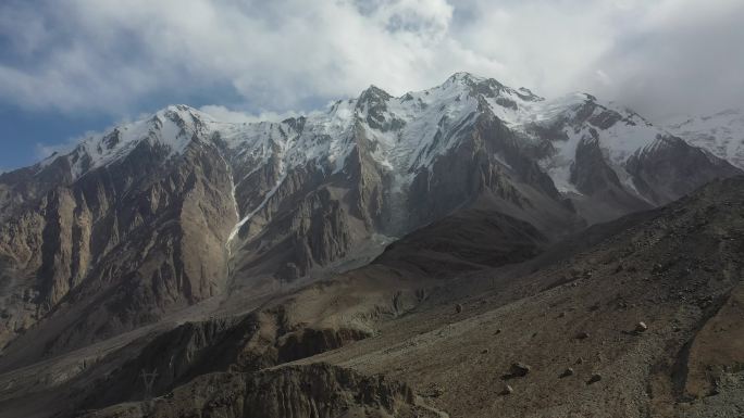 原创 新疆喀什帕米尔高原公格尔峰风光
