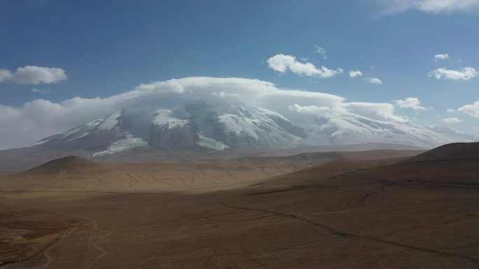 原创 新疆喀拉库勒湖慕士塔格峰雪山风光