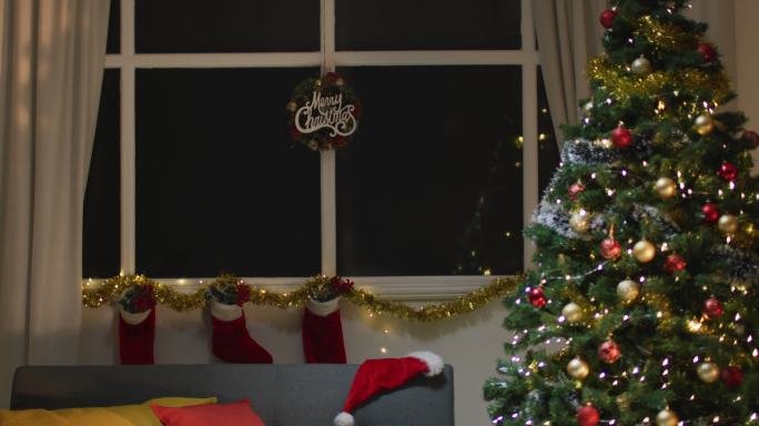 视频圣诞问候，装饰，圣诞树，彩灯和圣诞袜在家里