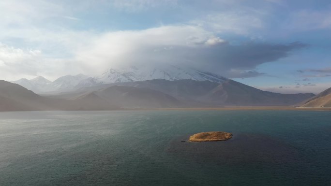 原创 新疆喀拉库勒湖慕士塔格峰雪山风光