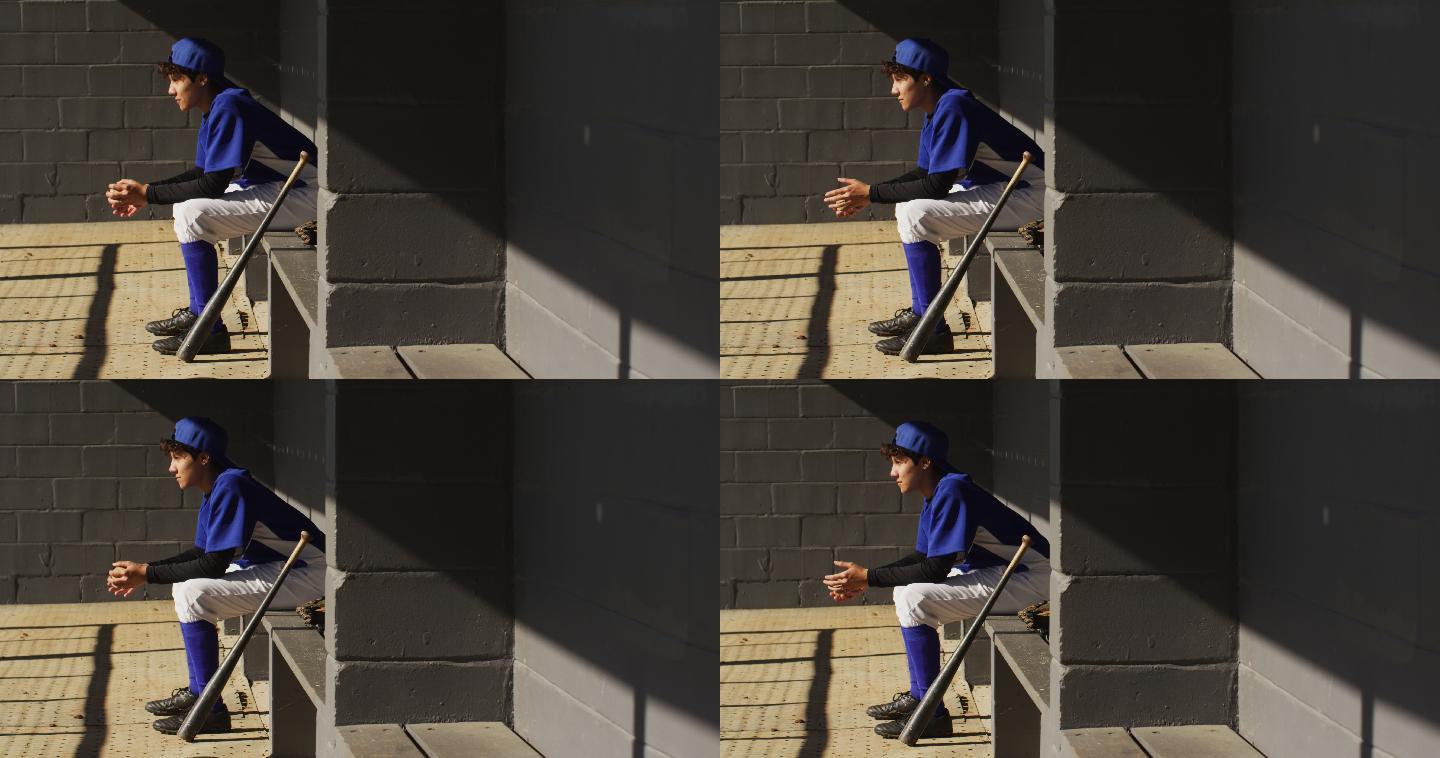 紧张的混血女棒球运动员，坐在板凳上，在阳光下等待棒球球
