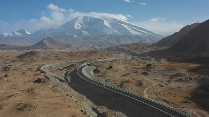 原创 新疆喀什帕米尔高原雪山中巴公路风光