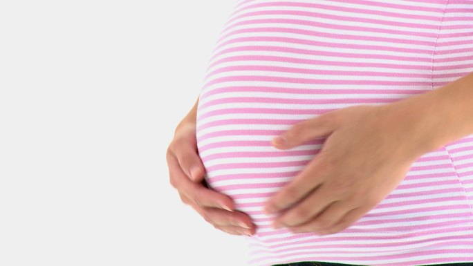 一个孕妇摸肚子特写