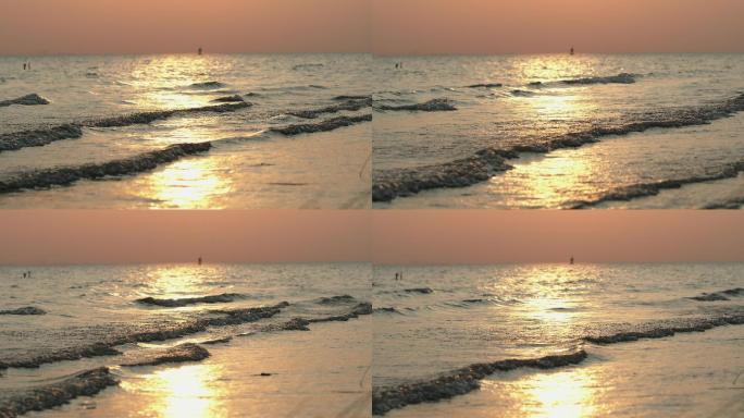 夕阳下的江边水浪