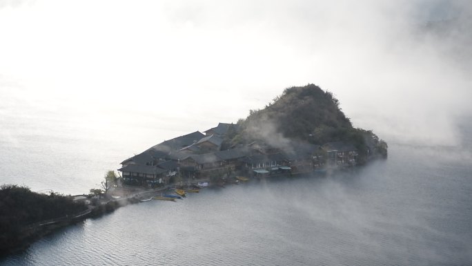 泸沽湖里格半岛晨雾延时视频蓬莱仙境