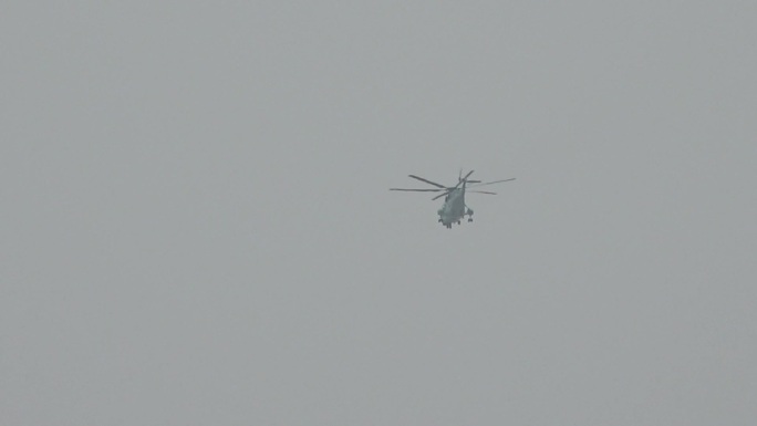 hdr视频素材 空中飞行的直升飞机