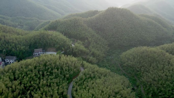 4k山路跟车航拍大山