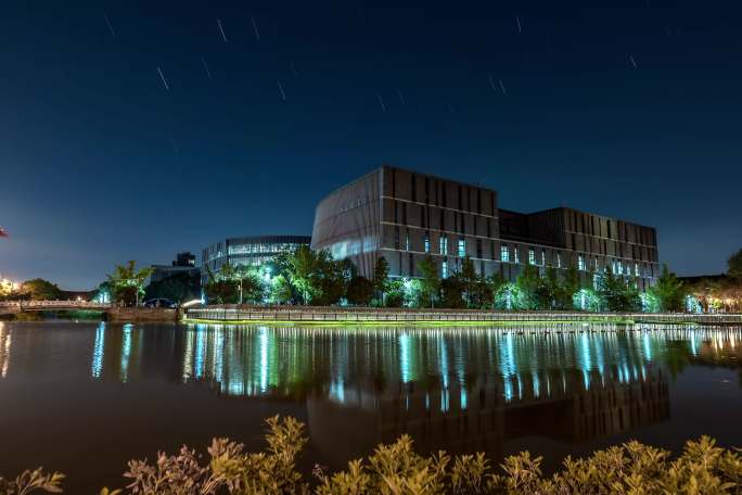 南京大学杜厦图书馆星轨延时