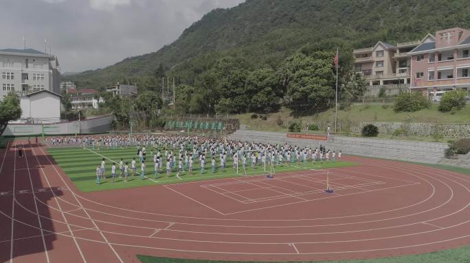 操场航拍 校园 做操 体育场 足球场