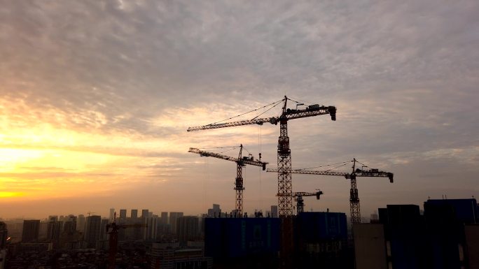 城市高层建筑工地日出朝阳朝霞塔吊起重机