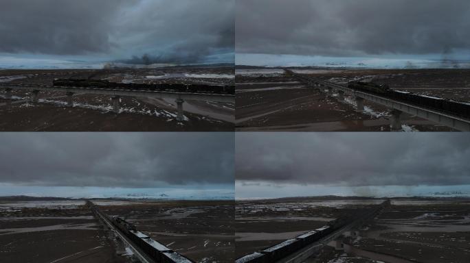 4K航拍青藏铁路上的火车驶过沱沱河大桥