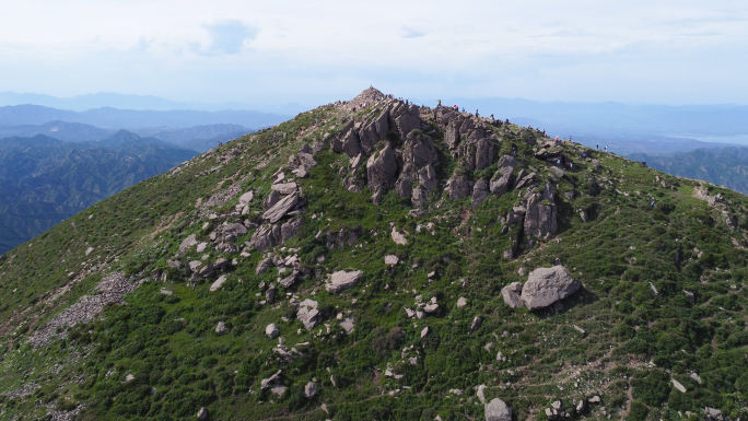 北京门头沟灵山风景区徒步登山