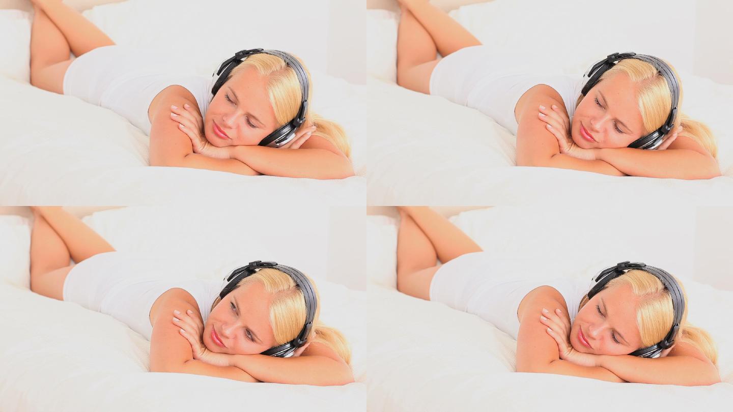 女人趴在床上听音乐特写