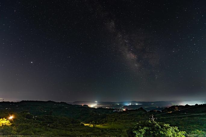 夏季乡村夜晚银河延时摄影