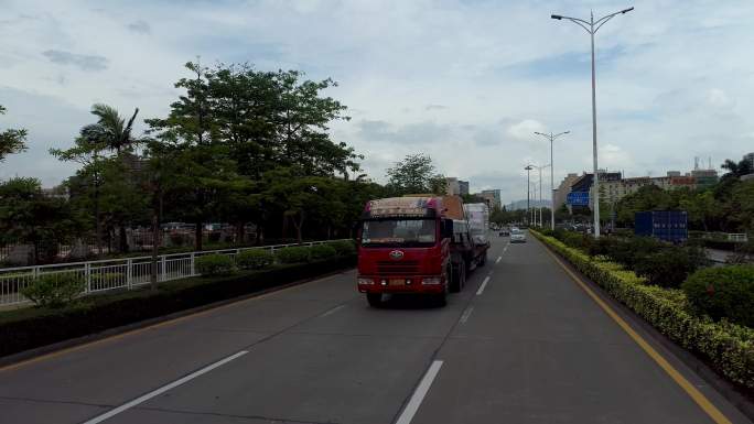 货运车辆 道路交通 货物运输 司机开车