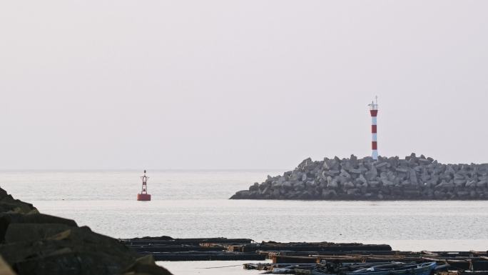 海南海口新港防浪堤灯塔