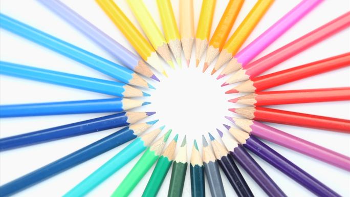 彩色铅笔旋转特写画笔笔绘图