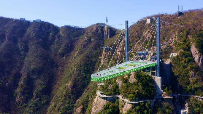 安吉云上草原高山旅游度假区A字型玻璃栈道