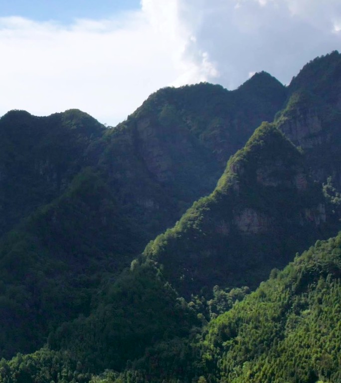 竖屏金秀五指山蓝天白云