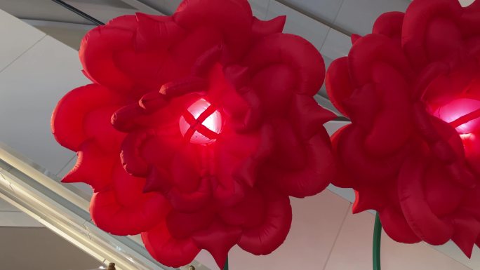 商场酒店大厅红色玫瑰花气球喜庆装饰创意