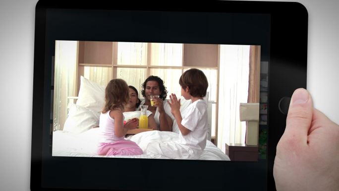 屏幕显示家庭生活视频片段特效