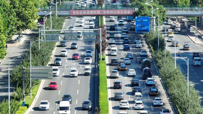 城市车流十字路口高架桥