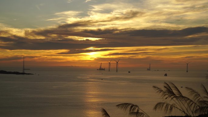 海上日出唯美天空平潭海上风车项目工程建设