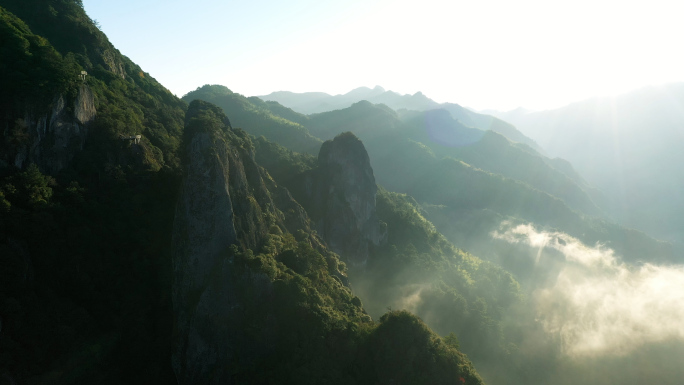 清晨大山 穿越机器航拍