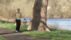 一个女人慢跑特写视频素材