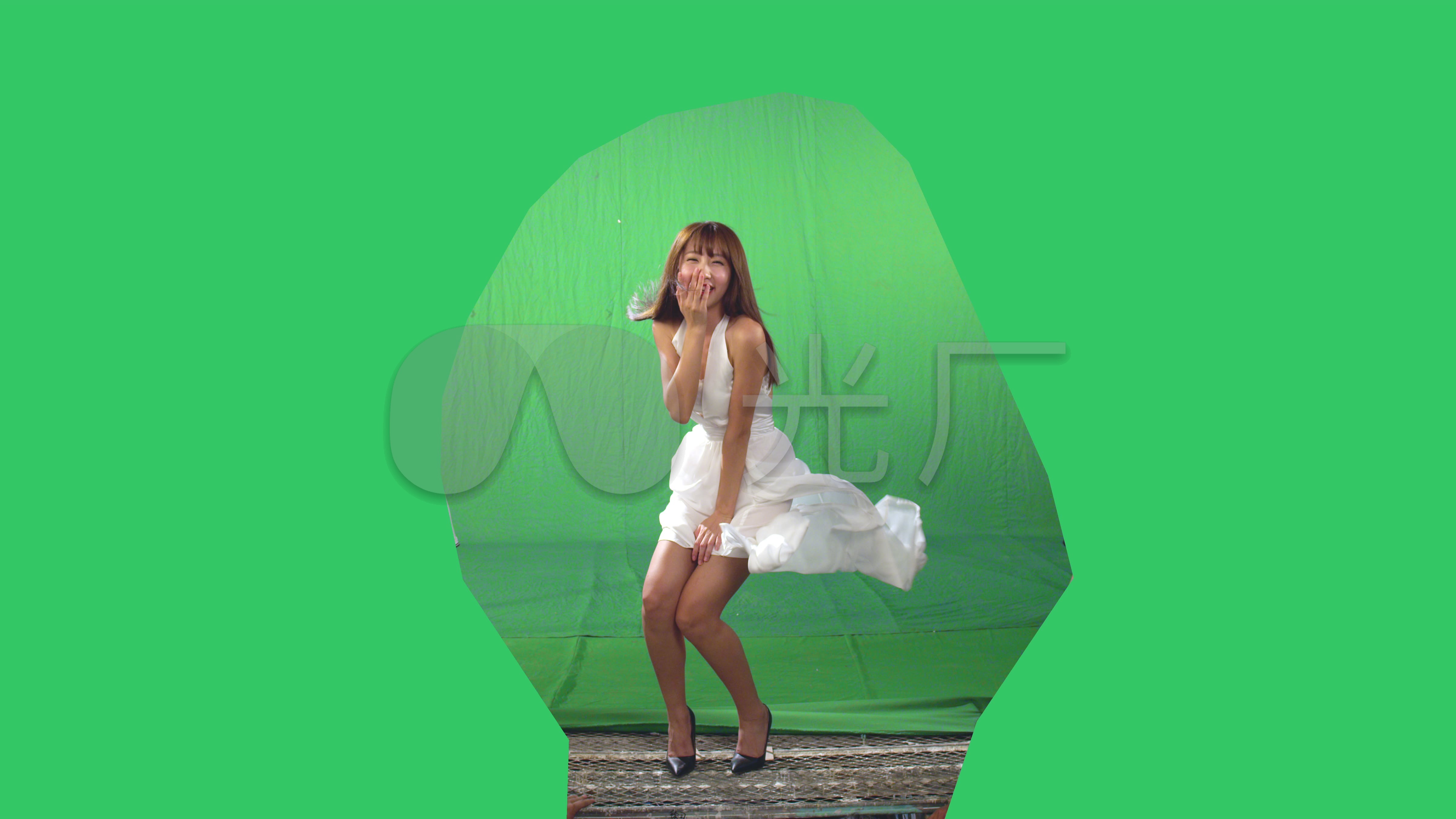 街拍女神：军绿吊带超短裙的异域风情女生 - 知乎