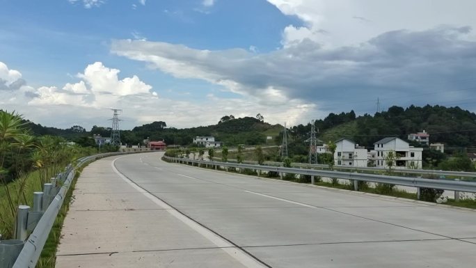 郊外公路环城公路新建成的一级公路环城高速