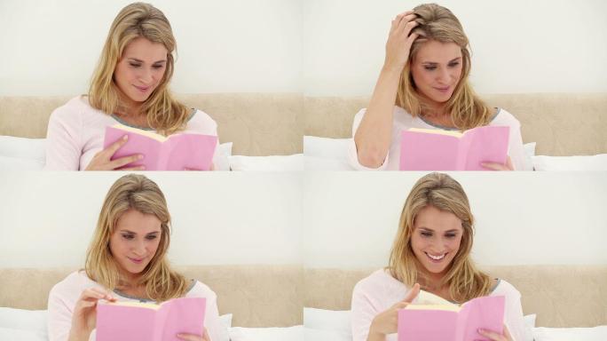 一个西方女性在床上看书