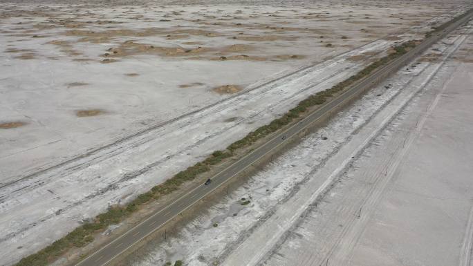 原创 新疆库车盐碱地荒野公路自驾游旅行