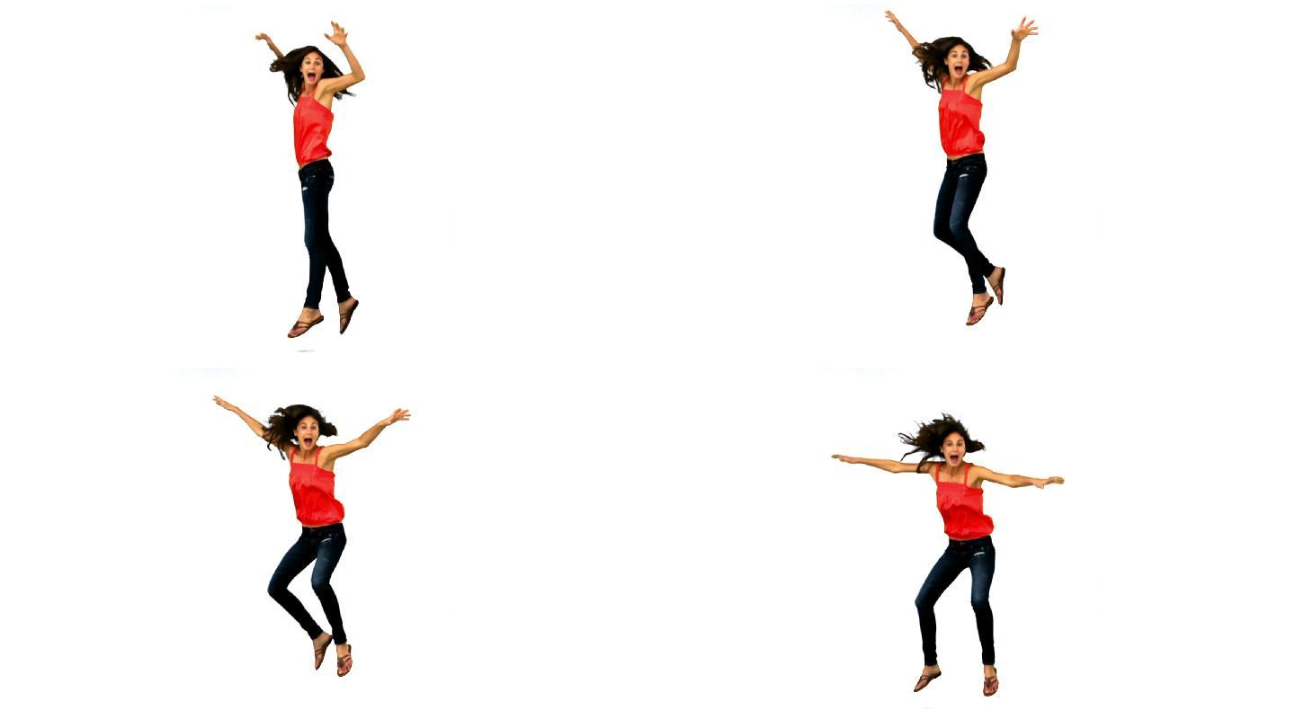 女人在白色背景下跳跃和旋转的慢动作