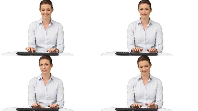 一个女人在白色背景下使用键盘