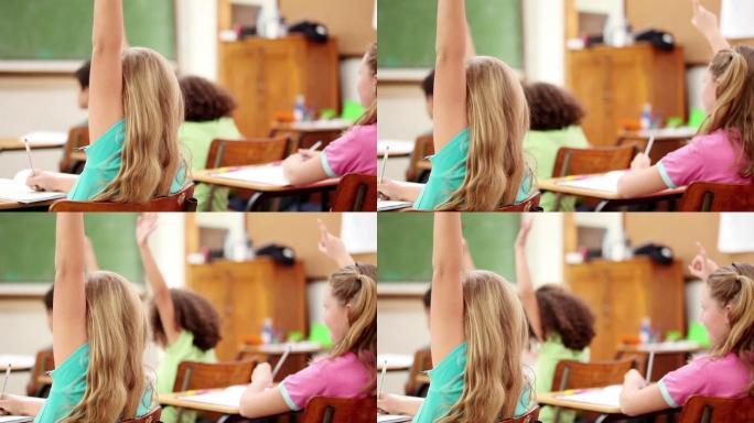 快乐的学生在教室里举起他们的手指
