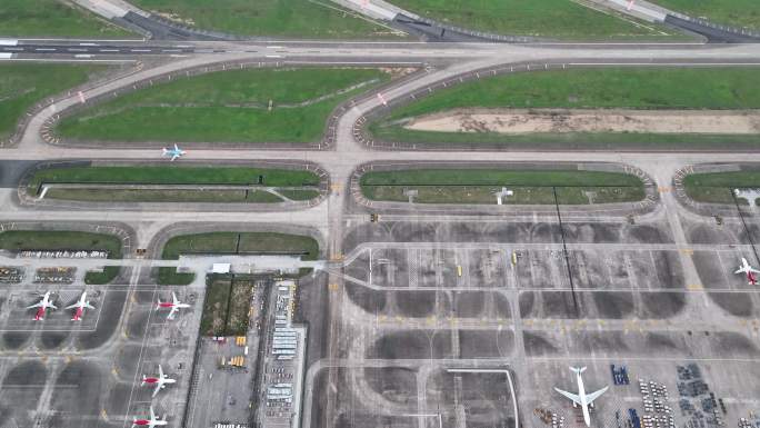 高空俯瞰深圳宝安机场总体造型如深海飞鱼3