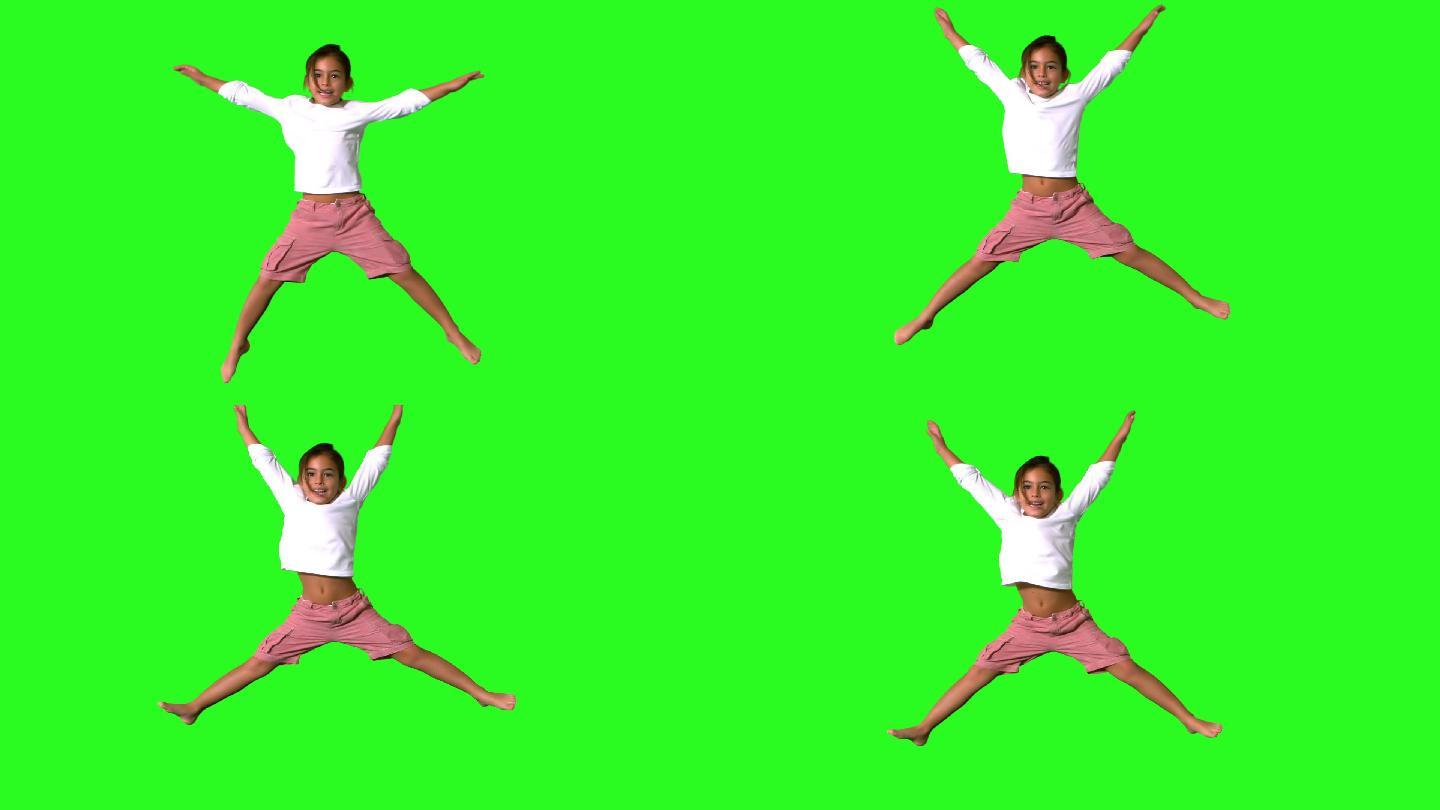 小女孩在绿色屏幕上跳跃的慢动作