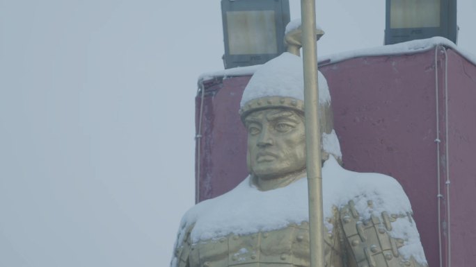 秦汉都城士兵雕塑雪景