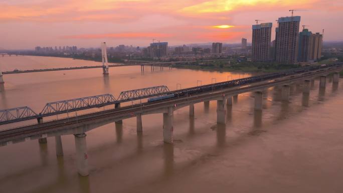 夕阳下的高铁，火车，湘潭三大桥4K