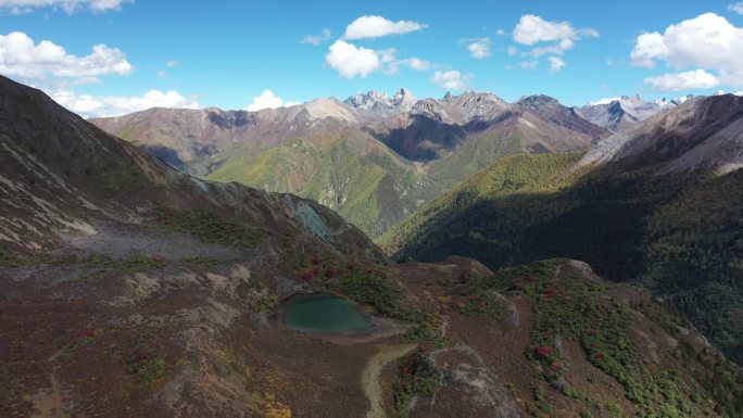 原创 四川甘孜州稻城亚丁青蛙海自然风光