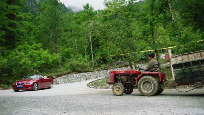 拖拉机与敞篷跑车