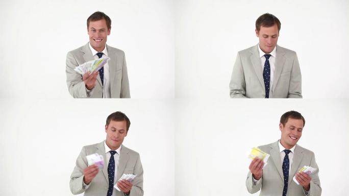一个白人男性在数钞票在白色背景下