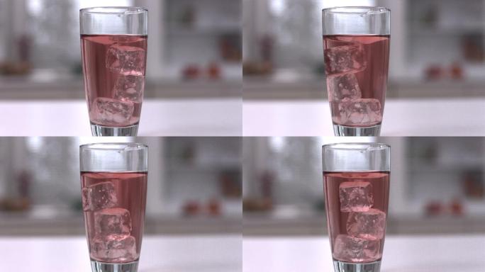 慢镜头中，四个冰块在一杯果汁中旋转