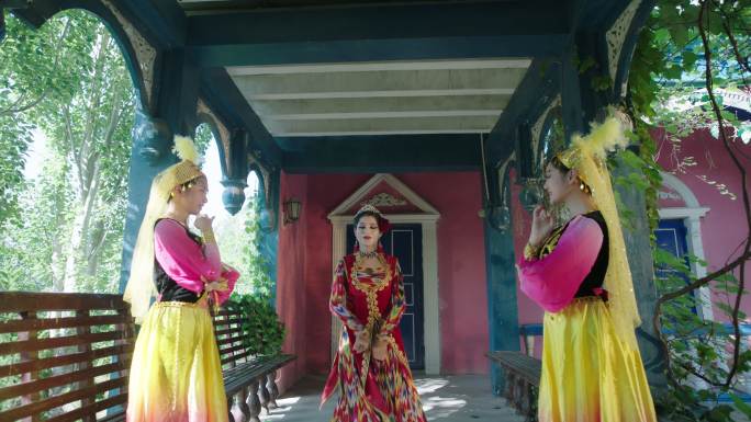 新疆民族舞蹈 民族文化 民族服饰 跳舞
