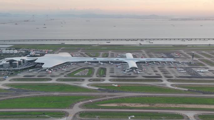 高空俯瞰深圳宝安机场总体造型如深海飞鱼4