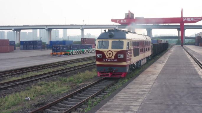 泸州港火车开动航拍